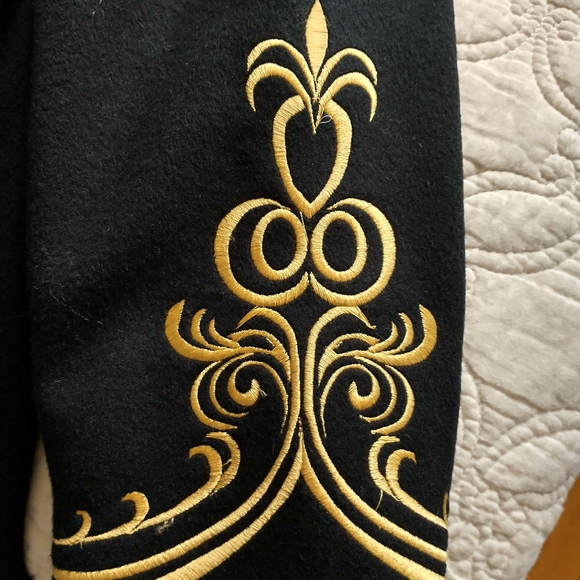 Coat - Picture 2 of 4